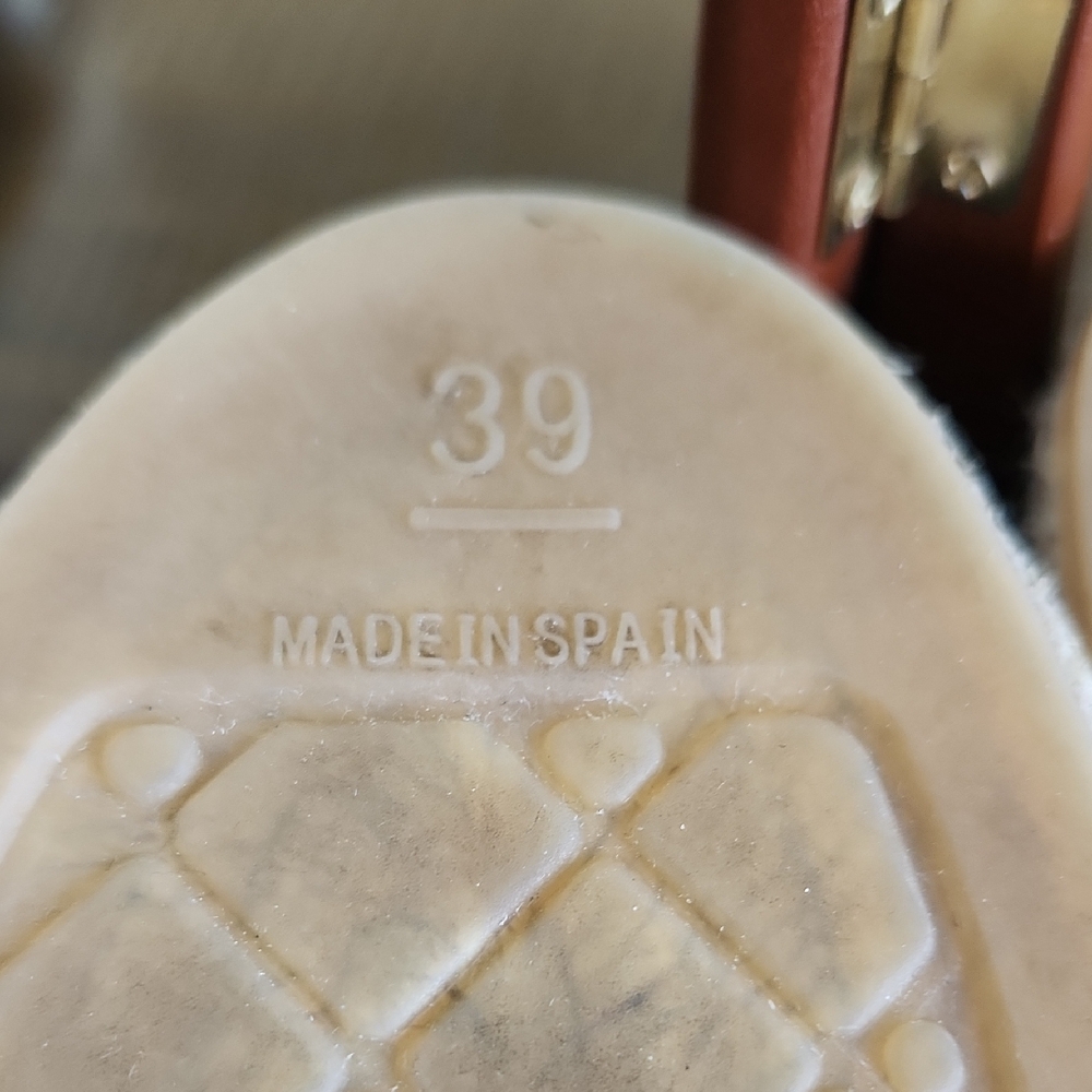 CHANEL Cream and Black Espadrilles - Picture 15 of 16